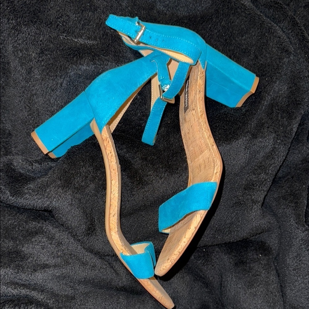 Nine West Blue Sandals with Minimalist Design - Picture 12 of 13